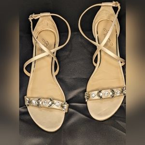 JEWEL BADGLEY MISCHKA TESSY CHAMPAGNE SATIN FLAT STRAPPY SANDAL SIZE 8.5 WOMEN